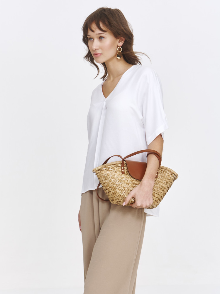 Biała bluzka z dłuższym tyłem 