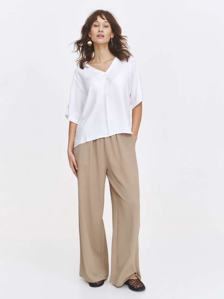 Biała bluzka z dłuższym tyłem 