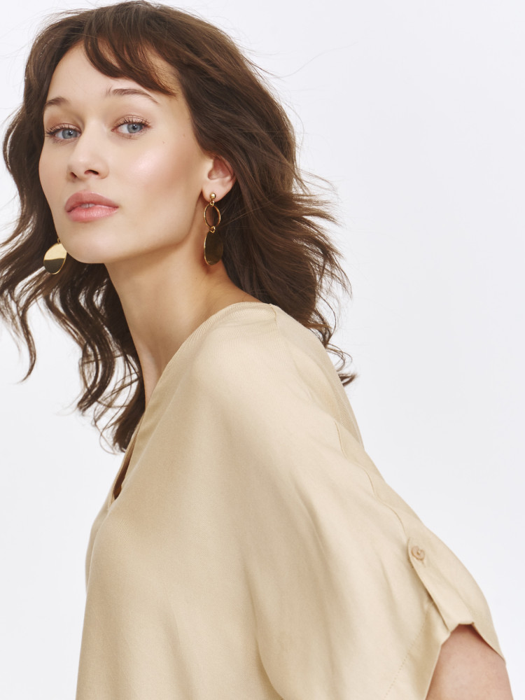 Beżowa bluzka z dłuższym tyłem 