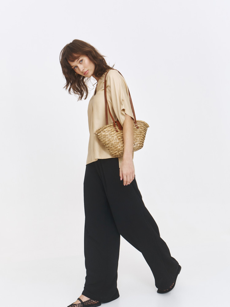 Beżowa bluzka z dłuższym tyłem 