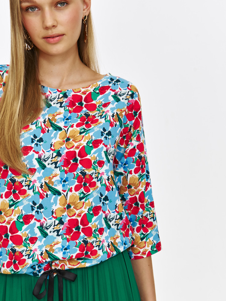 Wiskozowa bluzka w niebiesko-czerwone kwiaty 