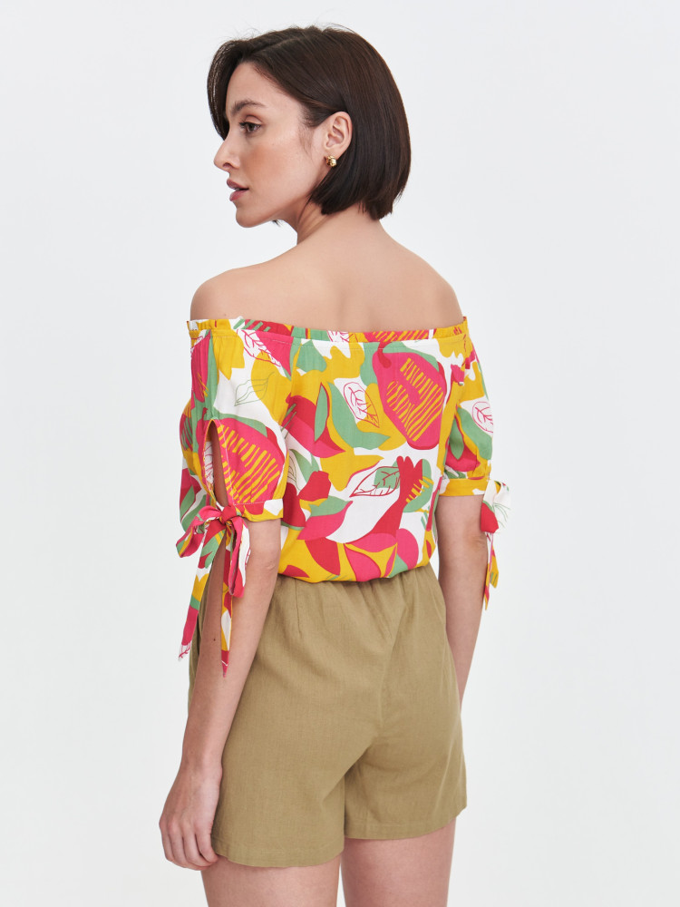 Kolorowa bluzka z odkrytymi ramionami  Kolorowa bluzka z odkrytymi ramionami