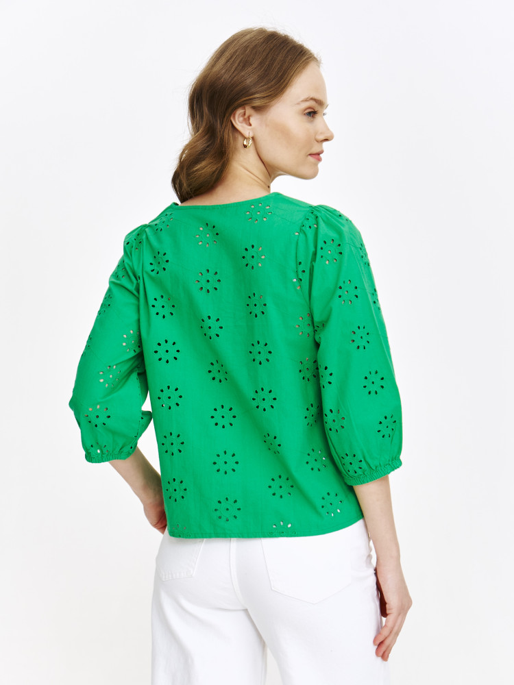 Zielona bluzka z ażurowym haftem 