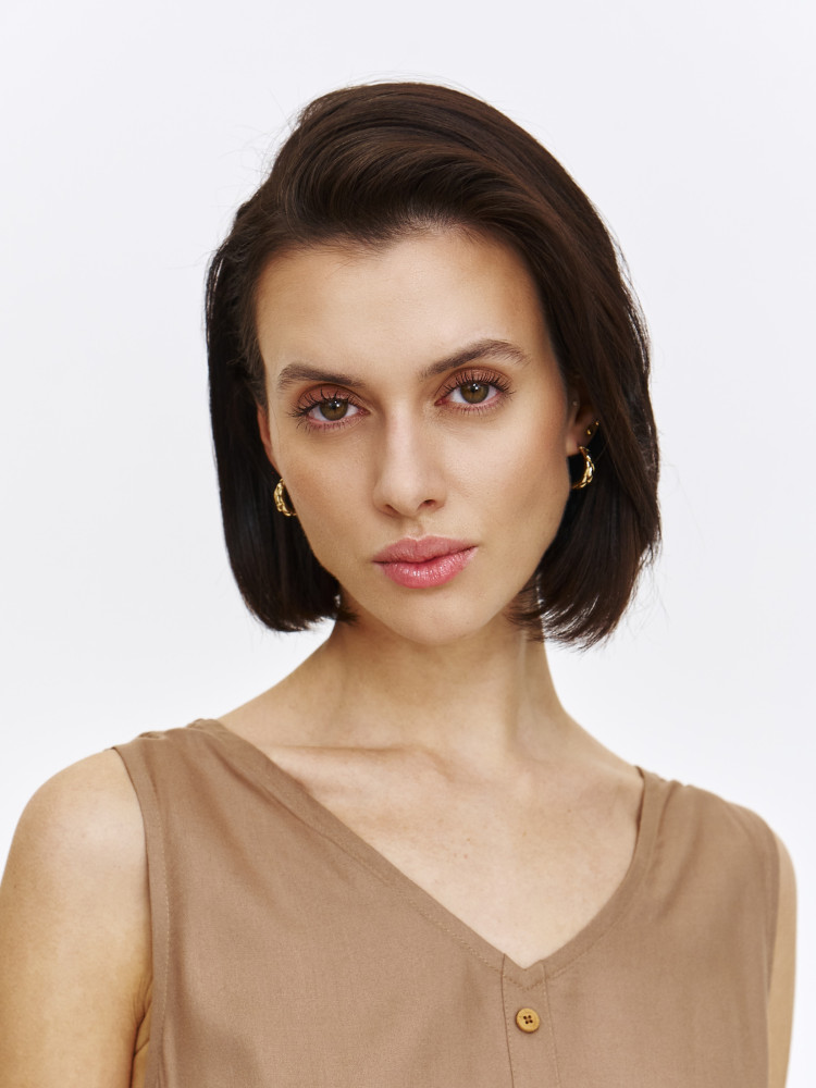 Beżowa bluzka z wiązaniem u dołu 