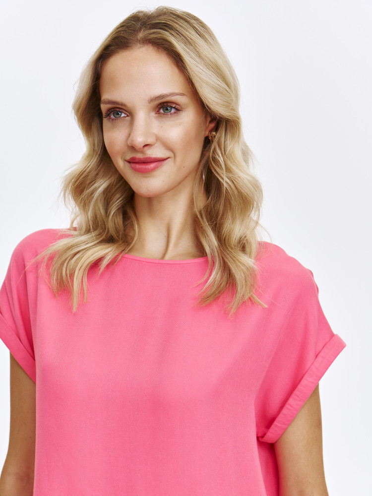 Różowa bluzka z krótkim podwiniętym rękawem 