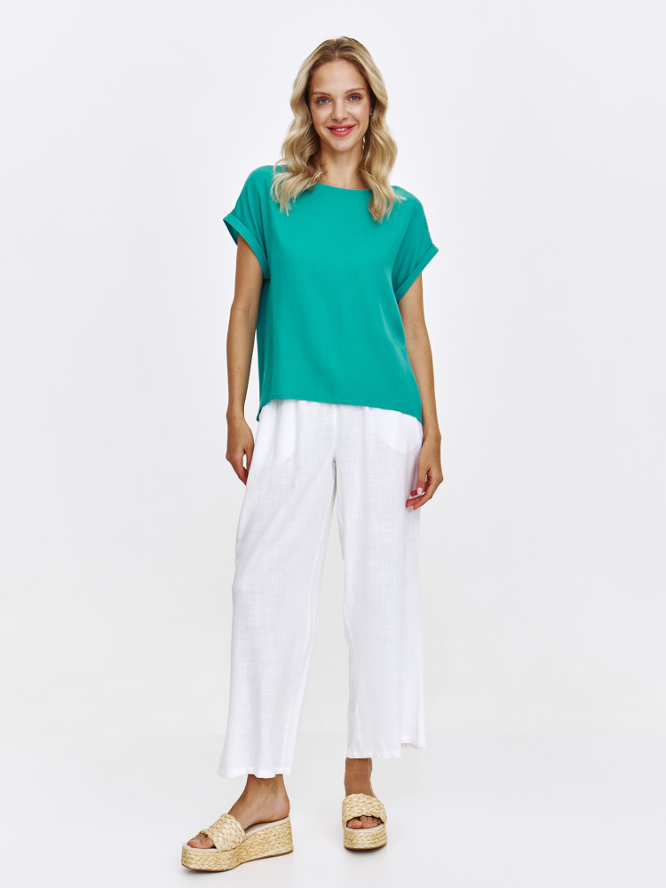 Zielona bluzka z krótkim podwiniętym rękawem 