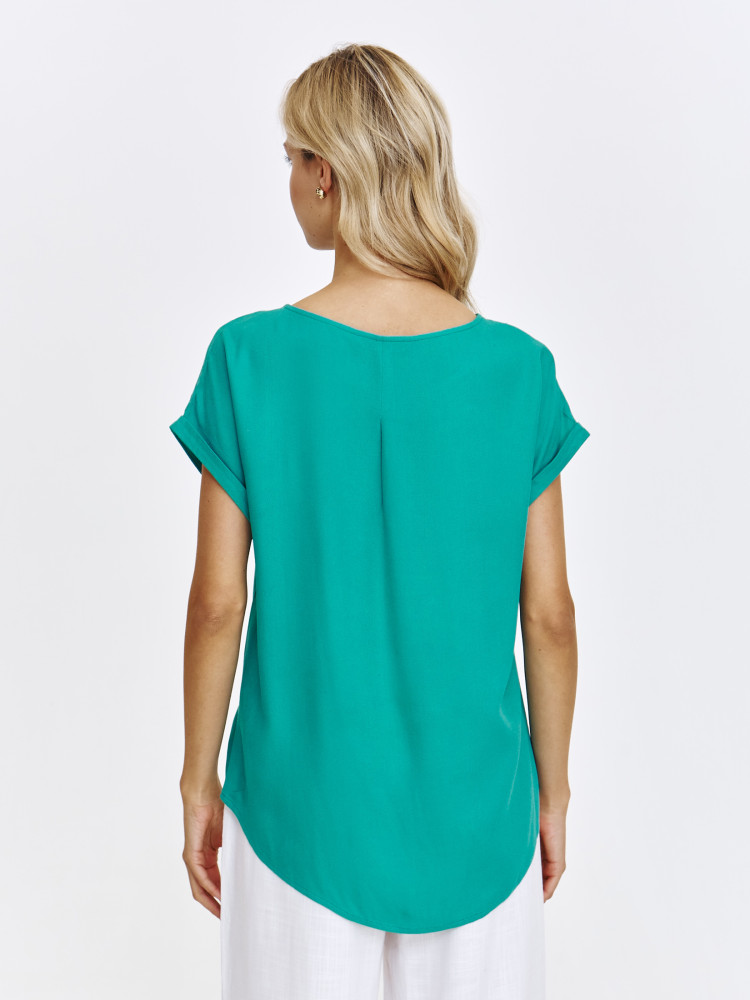 Zielona bluzka z krótkim podwiniętym rękawem 