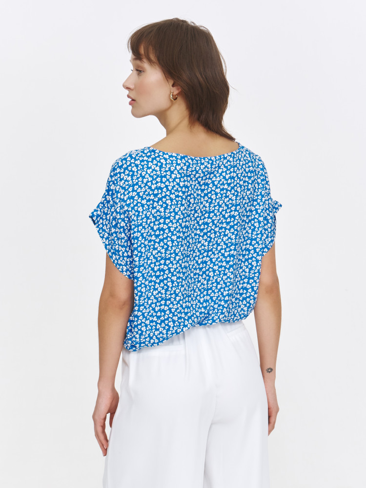 Niebieska bluzka w drobne kwiaty 