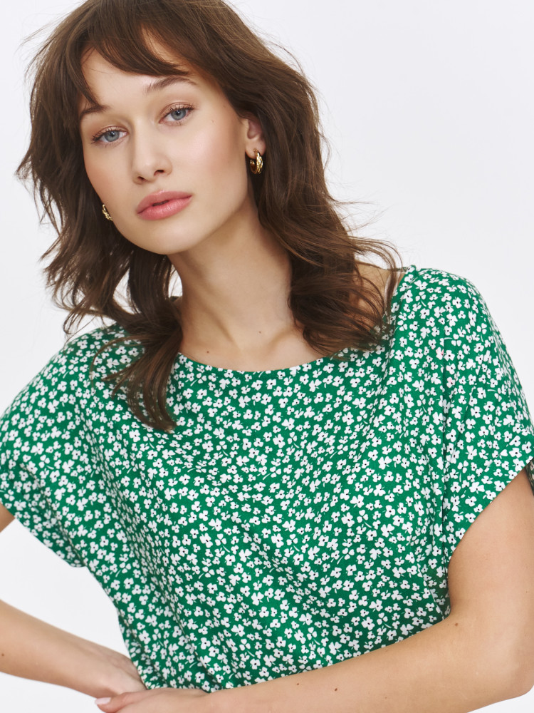 Zielona bluzka w drobne kwiaty  Zielona bluzka w drobne kwiaty