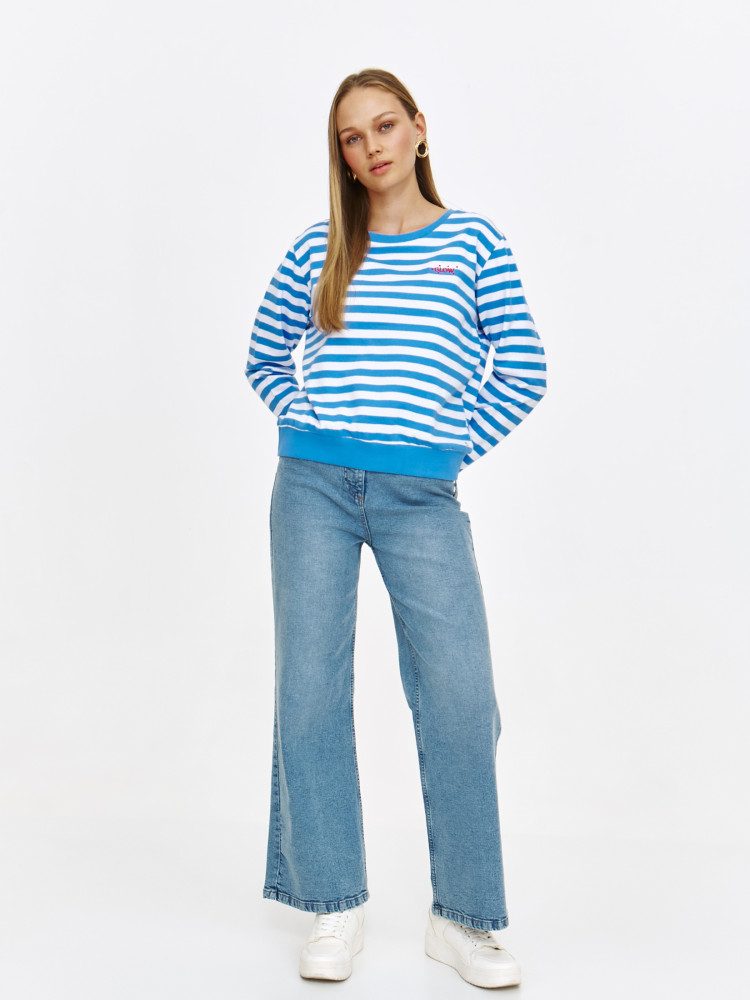 Basicowa bluza w niebieskie paski z subtelnym napisem 