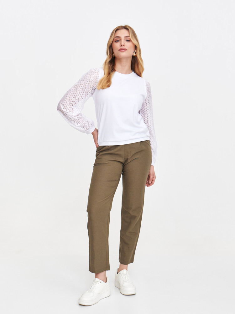 Biała bluza z efektownymi rękawami  Biała bluza z efektownymi rękawami