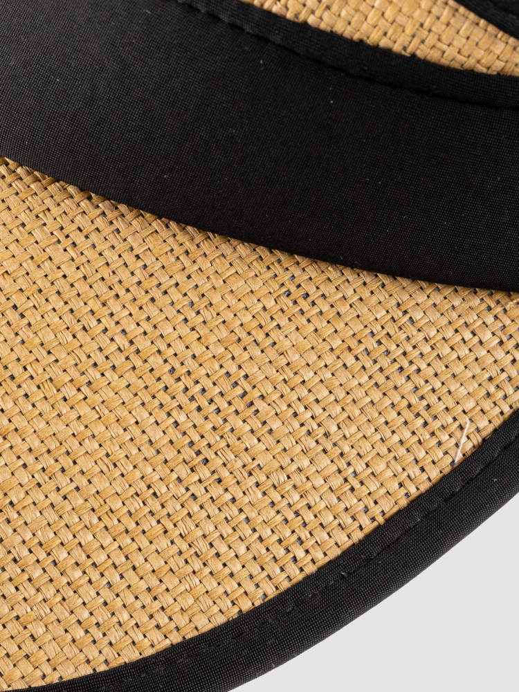 Czapka z daszkiem z rafii 