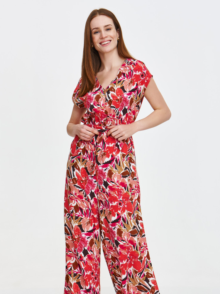 Kombinezon z printem w tropikalne kwiaty 