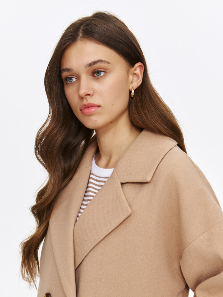 Jednorzędowy beżowy płaszcz 