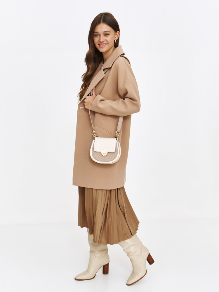 Jednorzędowy beżowy płaszcz 