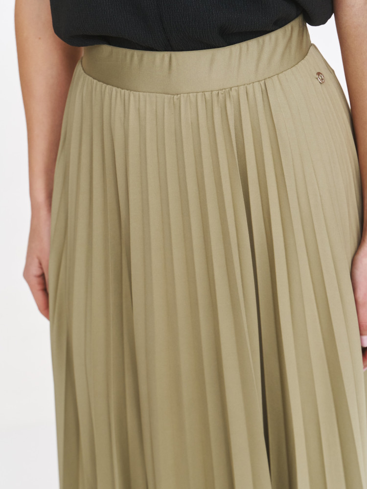 Plisowana spódnica z atłasową gumą w pasie  Plisowana spódnica z atłasową gumą w pasie