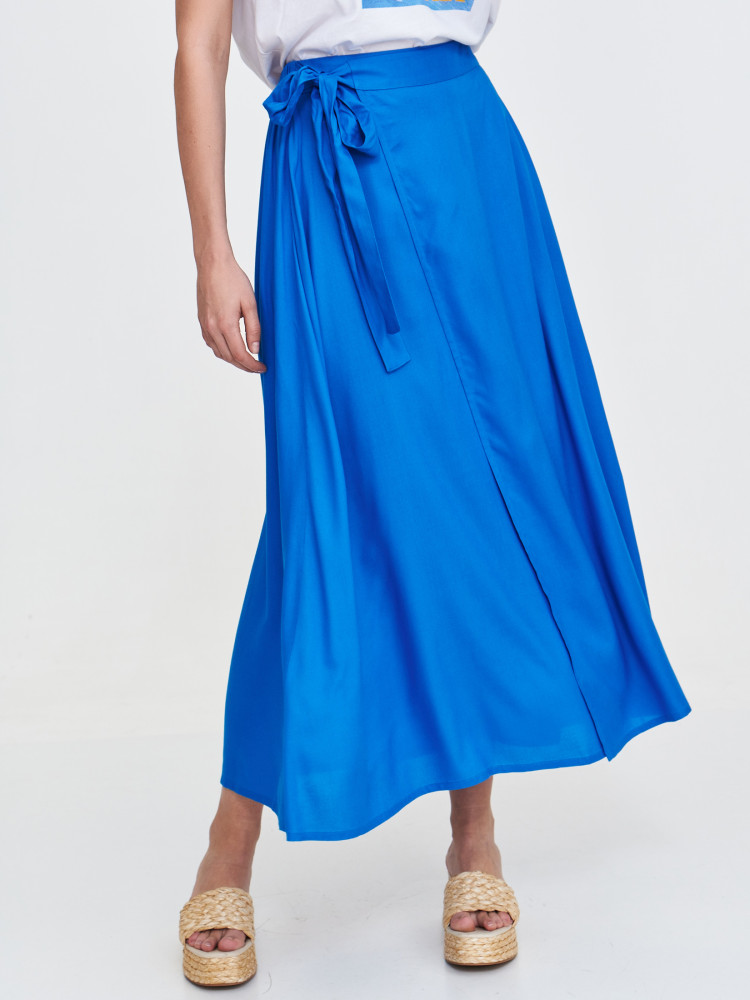 Wiskozowa spódnica w chabrowym kolorze 