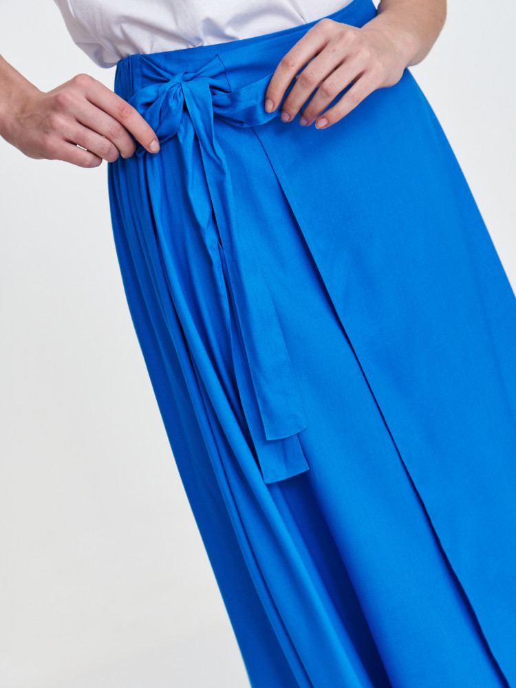 Wiskozowa spódnica w chabrowym kolorze 