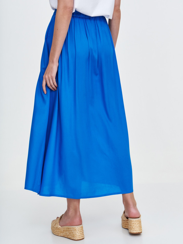 Wiskozowa spódnica w chabrowym kolorze 