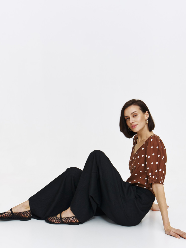 Komfortowe spodnie z szeroką nogawką w kolorze czarnym 