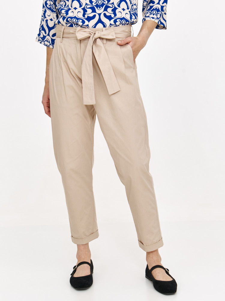 Materiałowe spodnie z wiązaniem w pasie  Materiałowe spodnie z wiązaniem w pasie