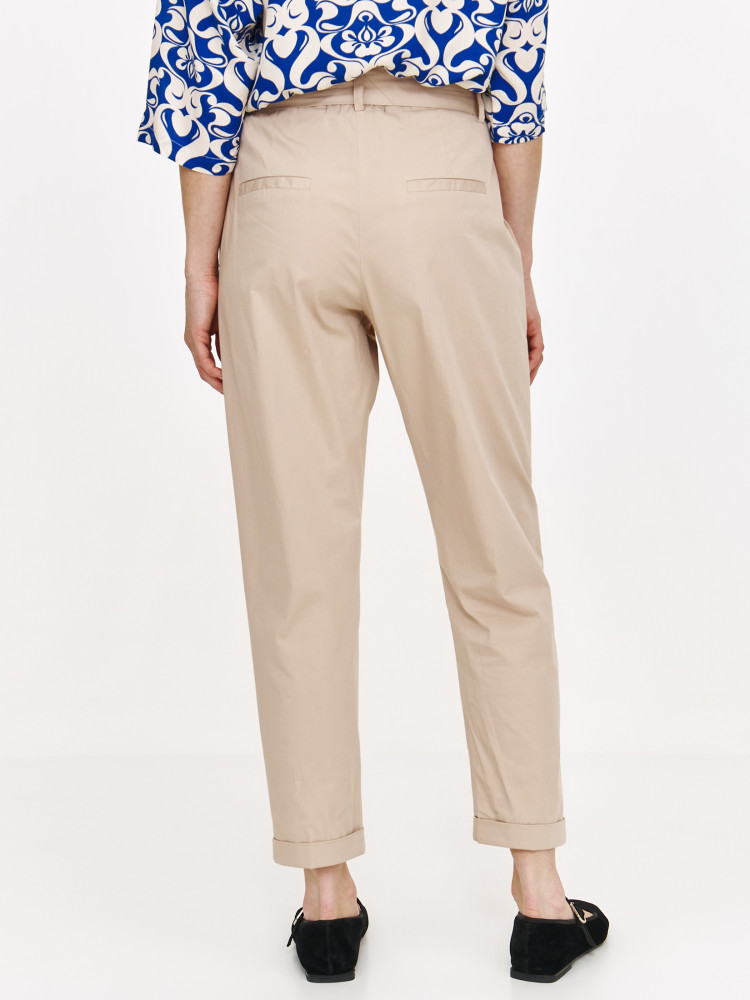 Materiałowe spodnie z wiązaniem w pasie  Materiałowe spodnie z wiązaniem w pasie