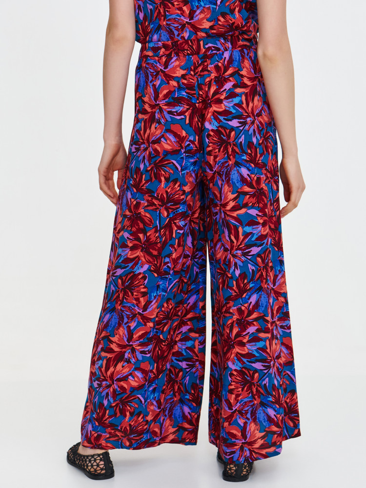 Spodnie z wiskozy z tropikalnym printem 