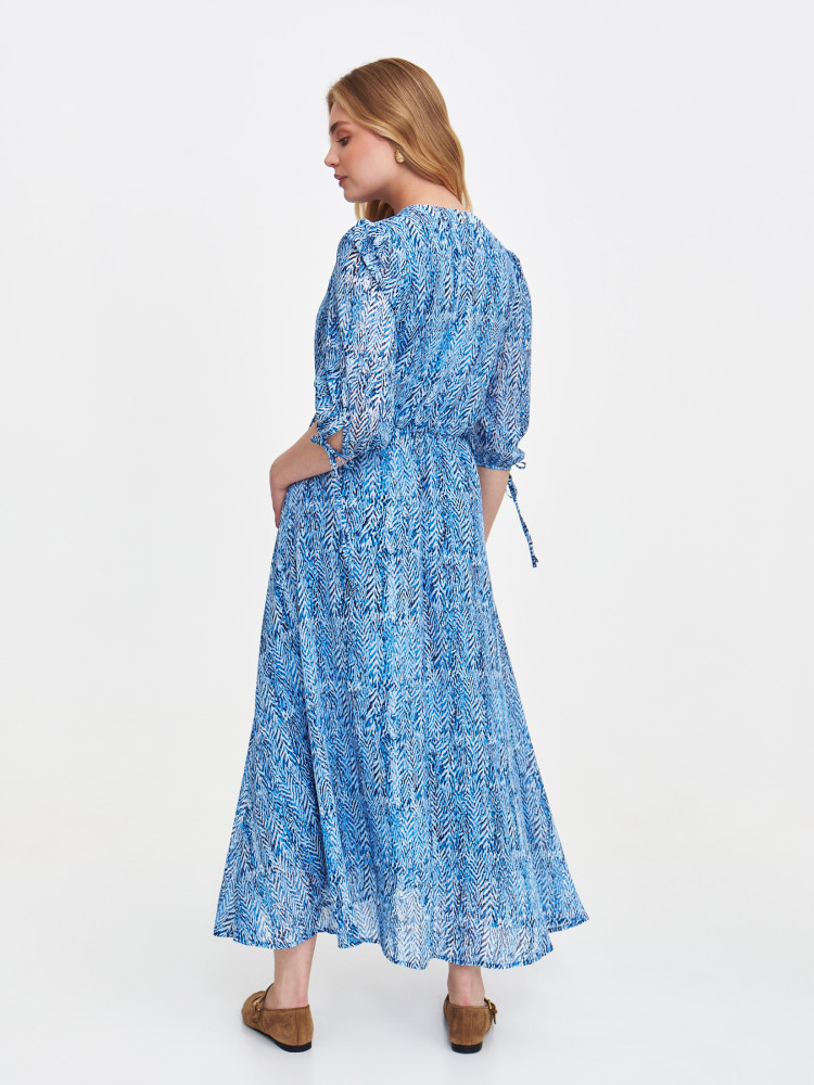 Wzorzysta sukienka midi z elastyczną gumą w talii 