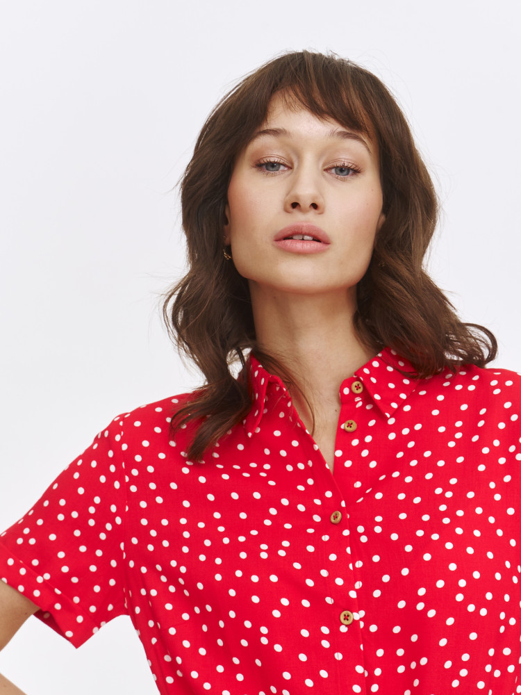 Krótka sukienka z nadrukiem w groszki 