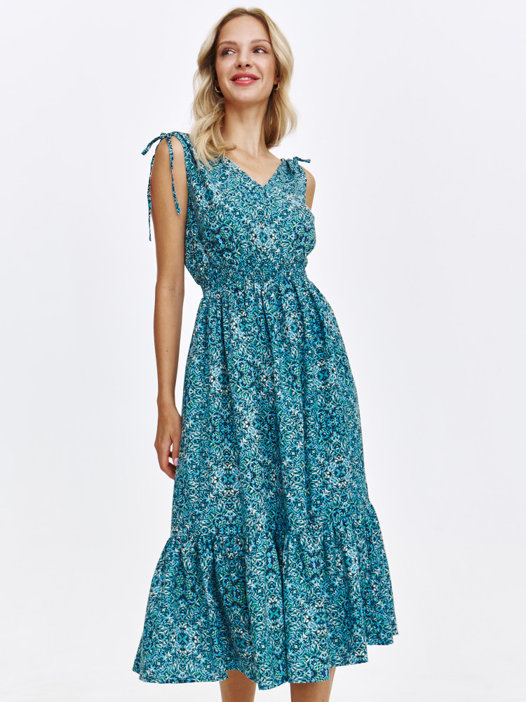 Wzorzysta niebieska sukienka na ramiączkach 