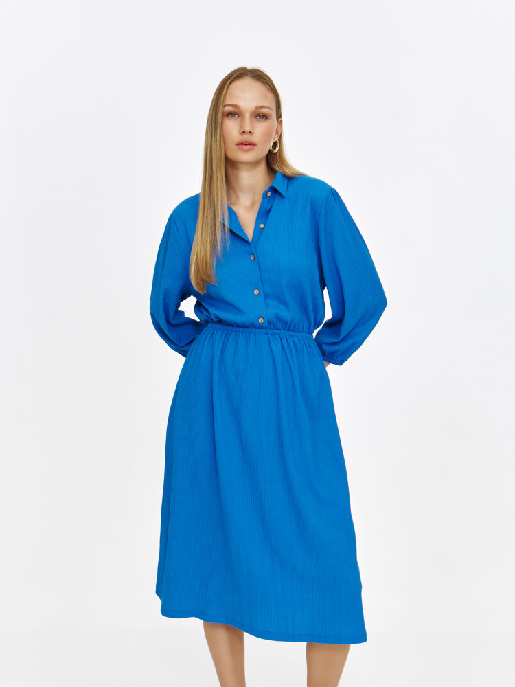 Niebieska szmizjerka z fakturą 