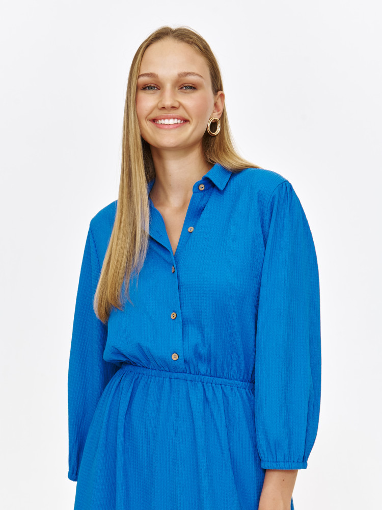 Niebieska szmizjerka z fakturą 