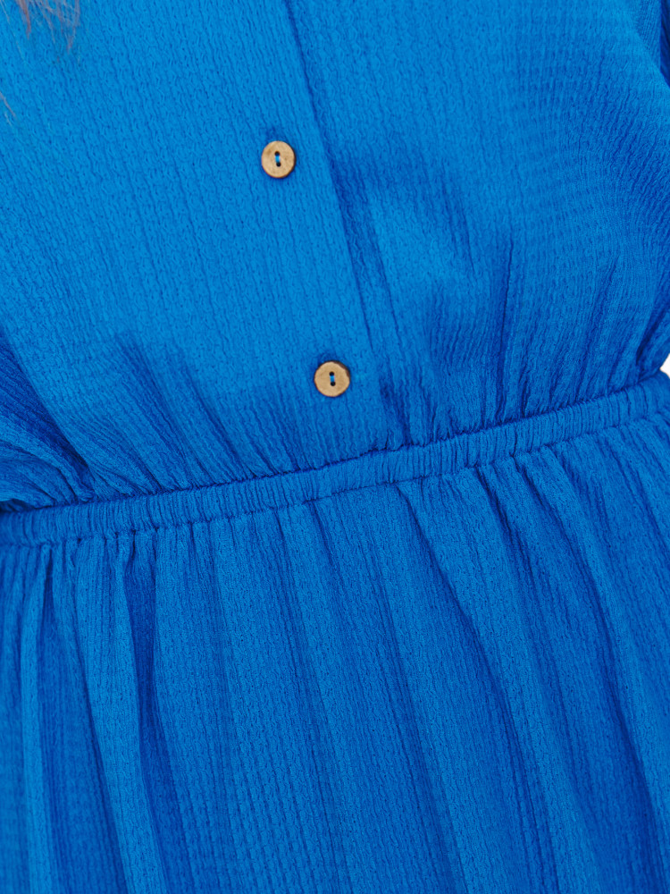 Niebieska szmizjerka z fakturą 