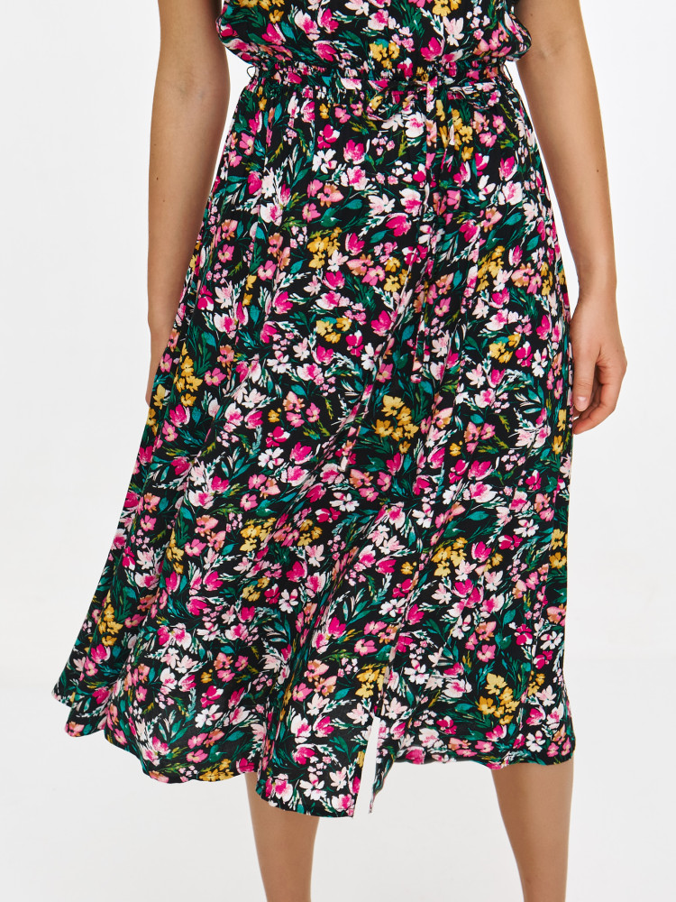 Sukienka midi z dekoltem V-neck w drobne kwiaty  Sukienka midi z dekoltem V-neck w drobne kwiaty