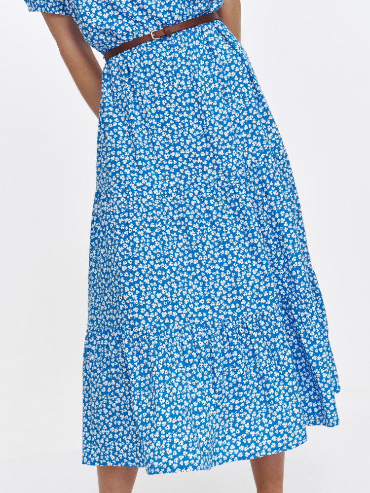 Zwiewna sukienka z printem w kwiaty o długości maxi 