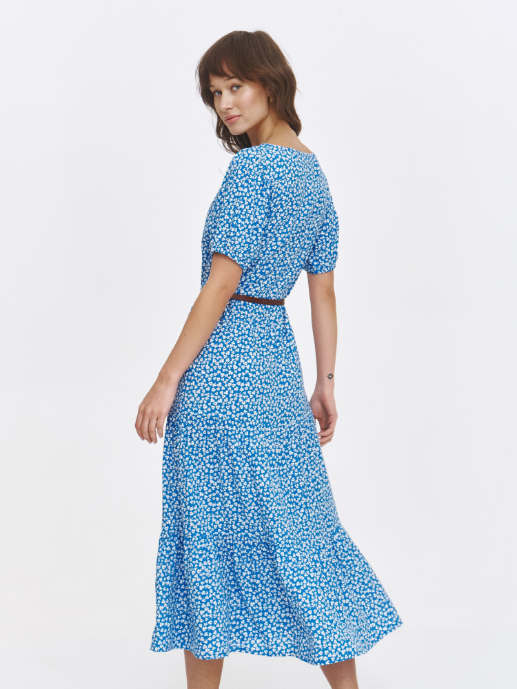 Zwiewna sukienka z printem w kwiaty o długości maxi 