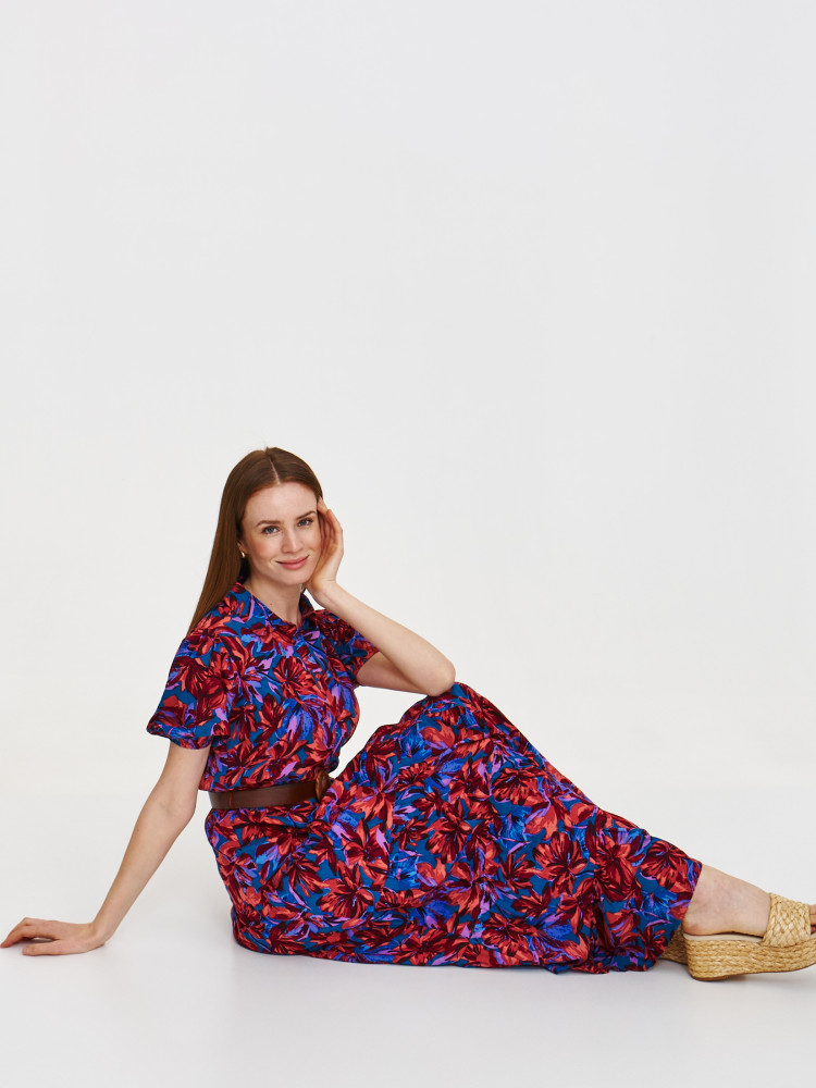 Sukienka z wiskozy z tropikalnym printem 