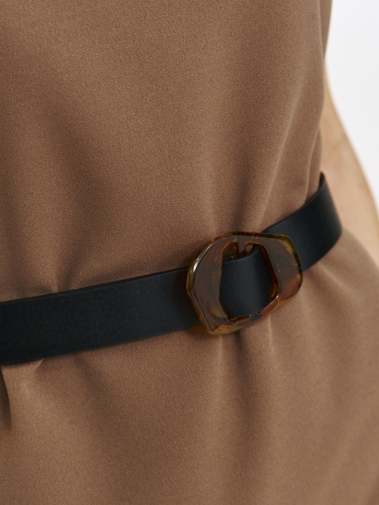 Tkaninowa mini sukienka z paskiem 