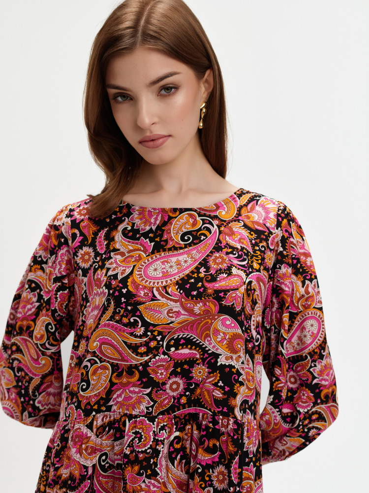 Sukienka z orientalnym printem 