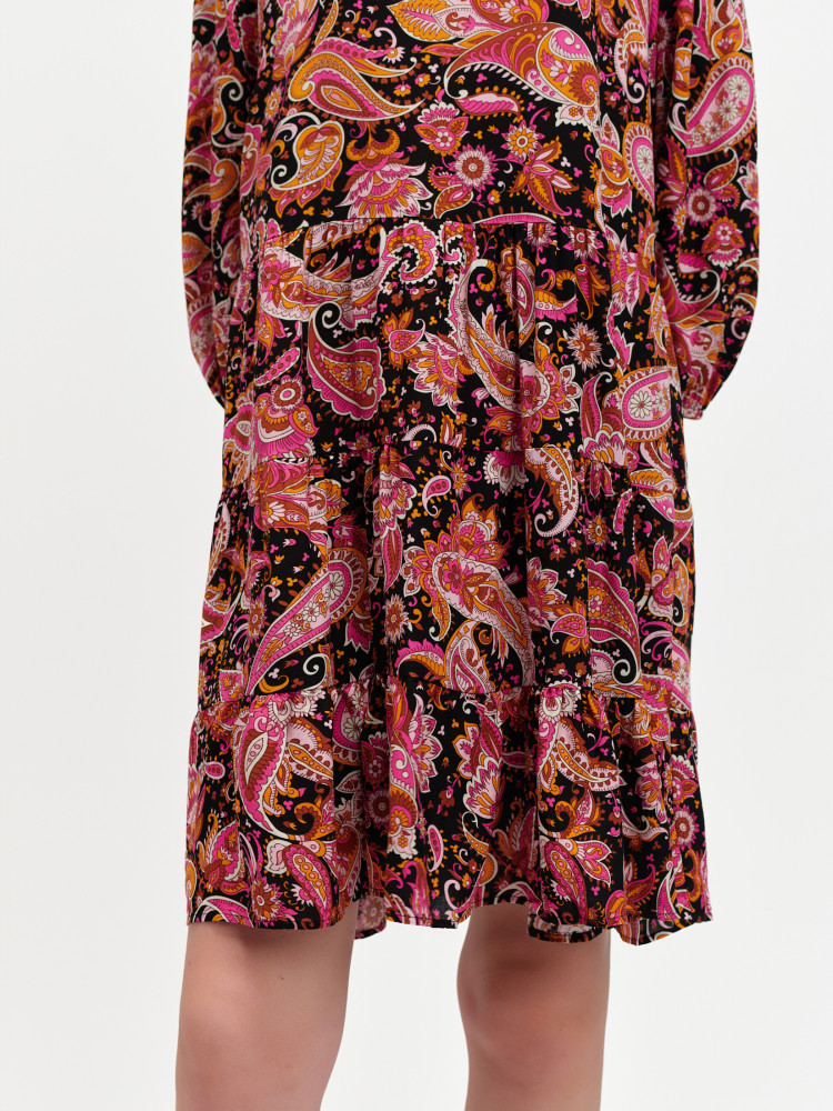 Sukienka z orientalnym printem 