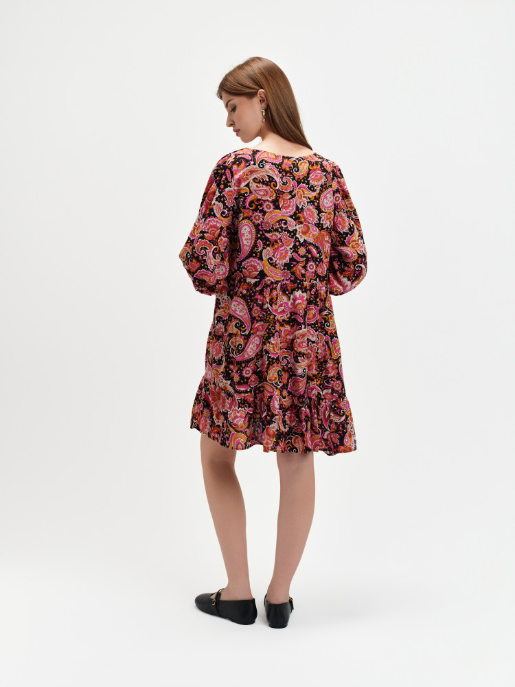 Sukienka z orientalnym printem 