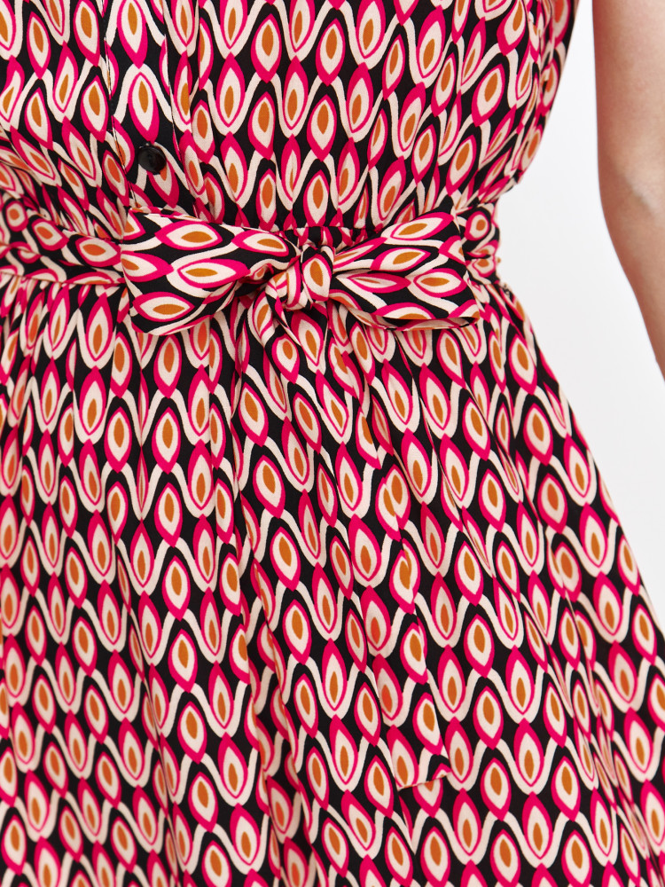 Wzorzysta szmizjerka o długości midi 