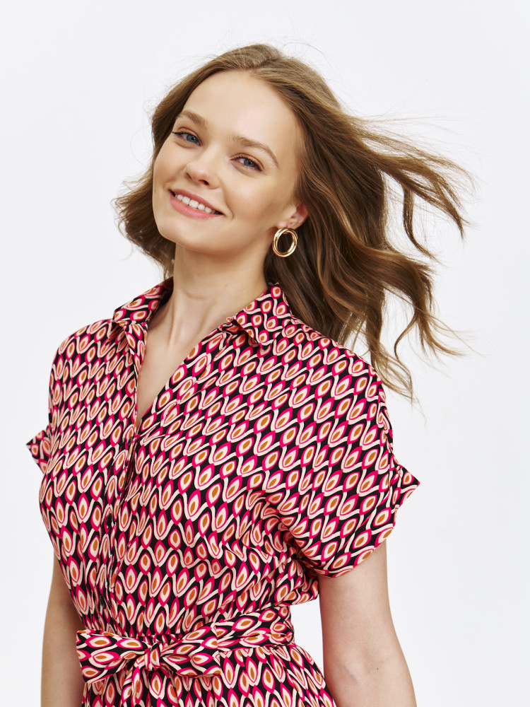 Wzorzysta szmizjerka o długości midi 