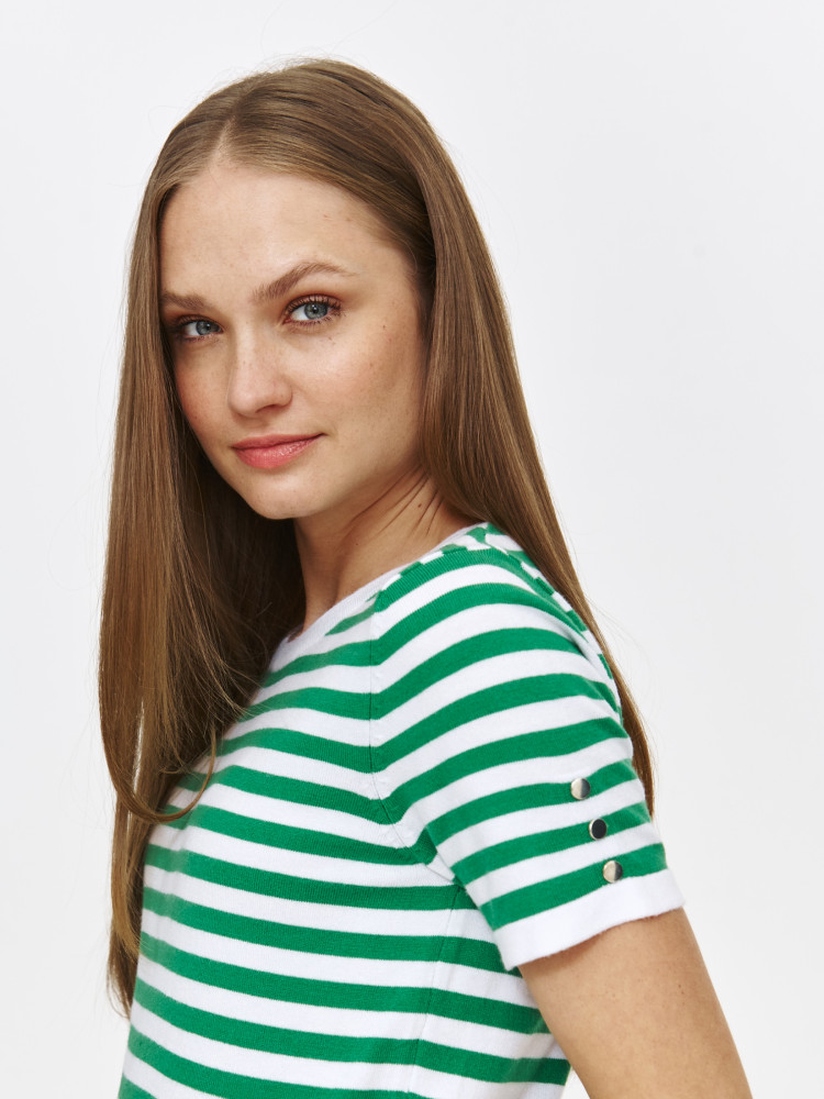 Sweter z miękkiej dzianiny w zielone paski 