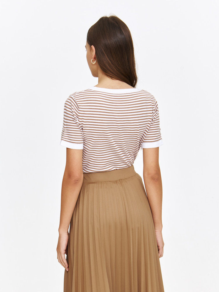 Dopasowany sweter w brązowe paski z krótkim rękawem  Dopasowany sweter w brązowe paski z krótkim rękawem