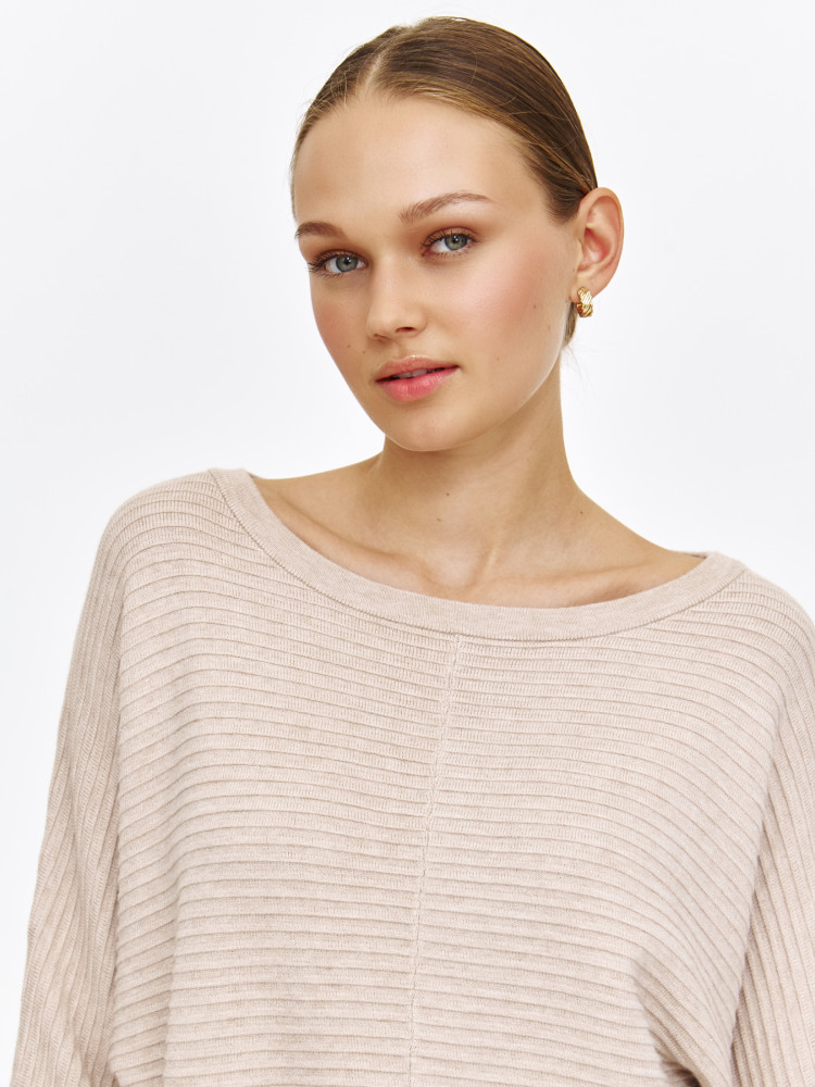 Beżowy sweter z szerokimi rękawami  Beżowy sweter z szerokimi rękawami
