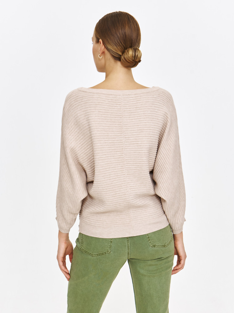 Beżowy sweter z szerokimi rękawami  Beżowy sweter z szerokimi rękawami