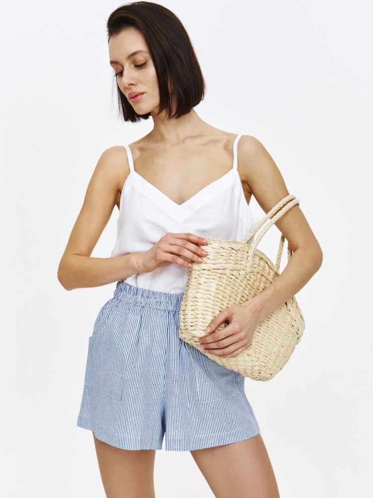 Niebieskie szorty w paski 