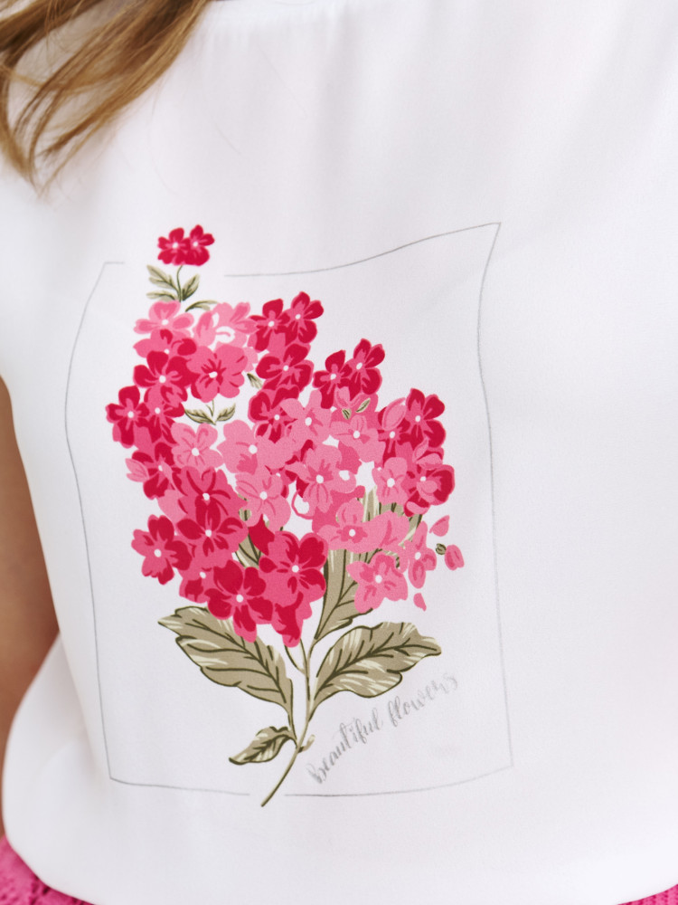 T-shirt z grafiką w drobne kwiaty 
