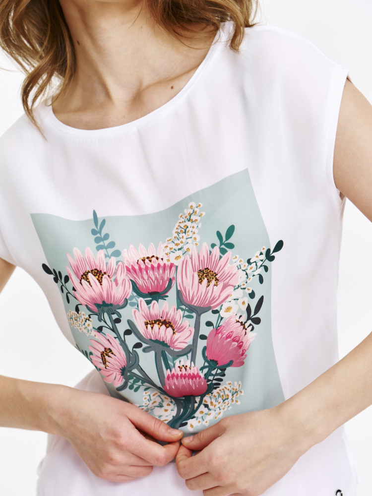 Top z kwiatowym nadrukiem  Top z kwiatowym nadrukiem